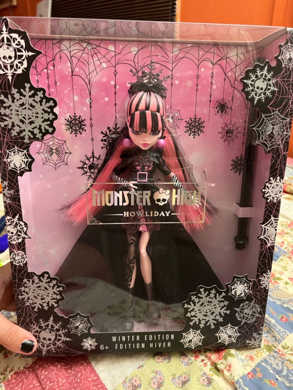 Winter Draculaura - Picture 2 of 8